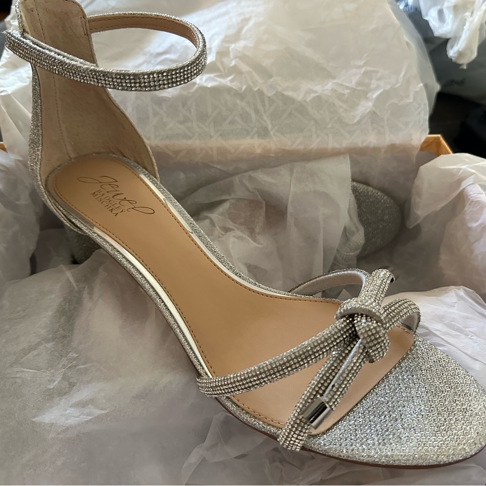 Jewel Badgley Mischka Silver Bow Mid Heel Shoes